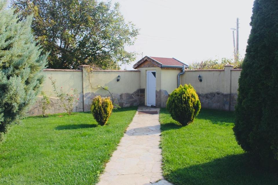 Ezerets Guest House Anita Екстериор снимка