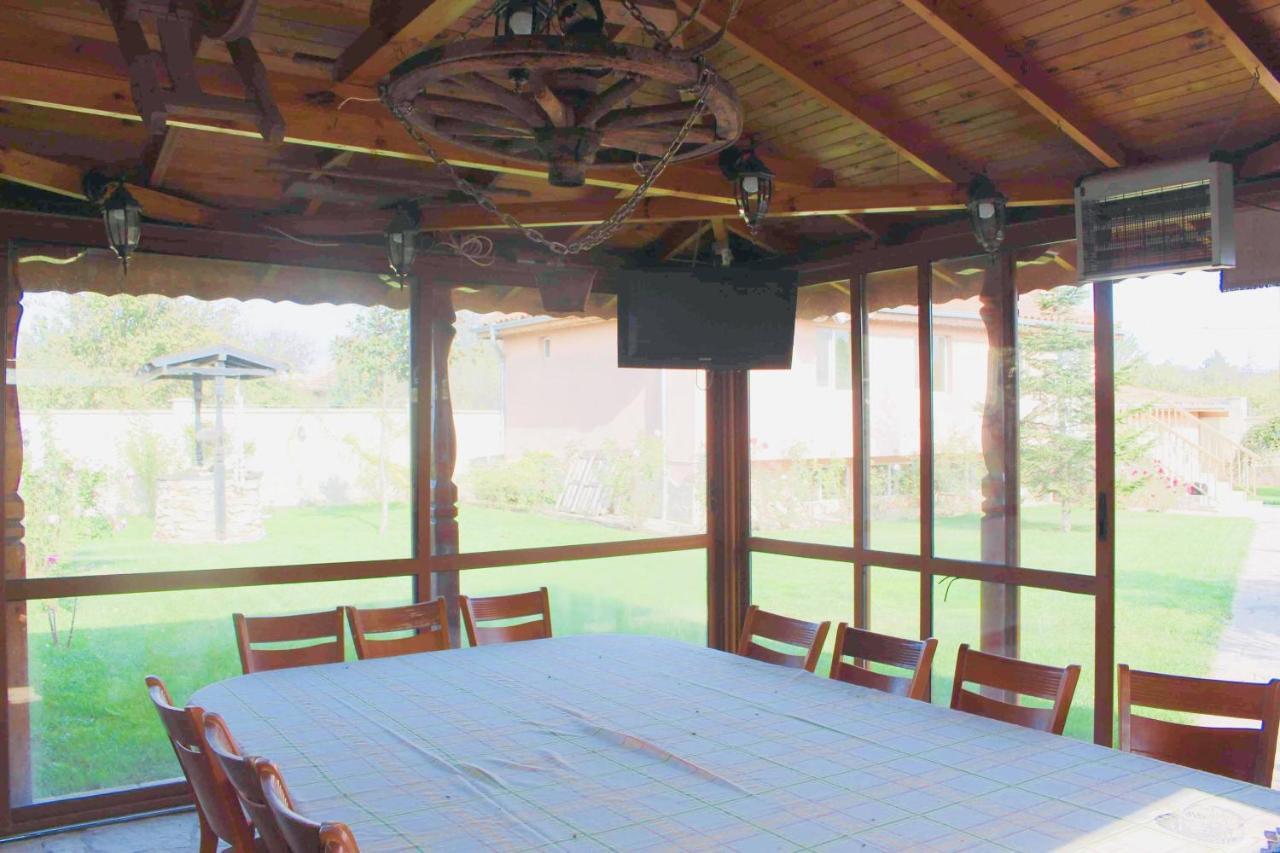 Ezerets Guest House Anita Екстериор снимка